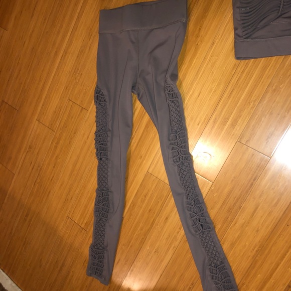 Carbon38 Tanjung Leggings in Beige - Picture 2 of 3